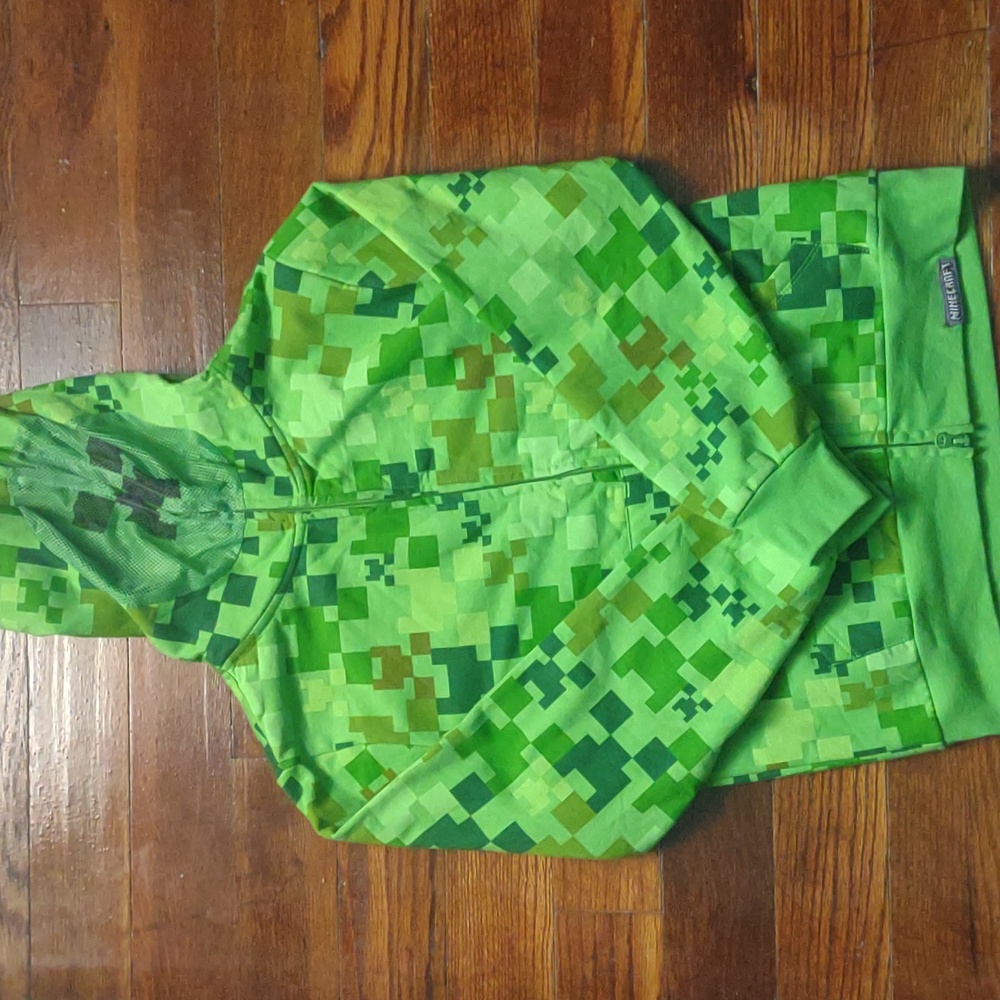 NWOT Minecraft jacket size medium